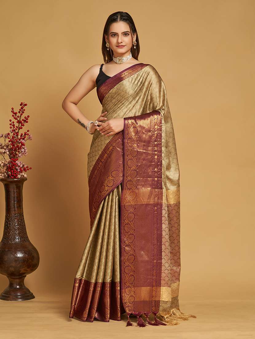 women self design bordered saree with blouse