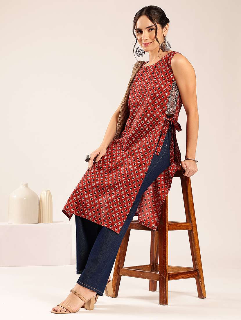 women printed sleeveless straight kurta