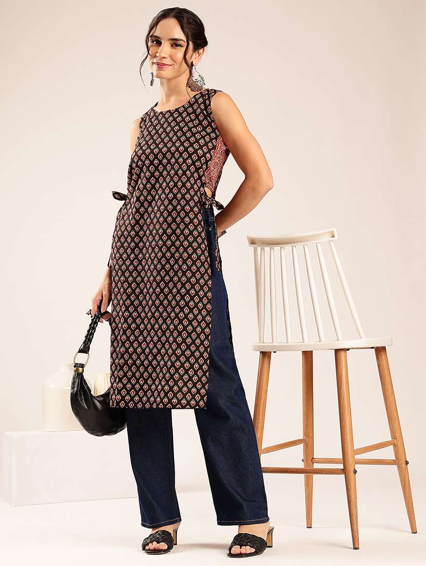 women printed sleeveless straight kurta