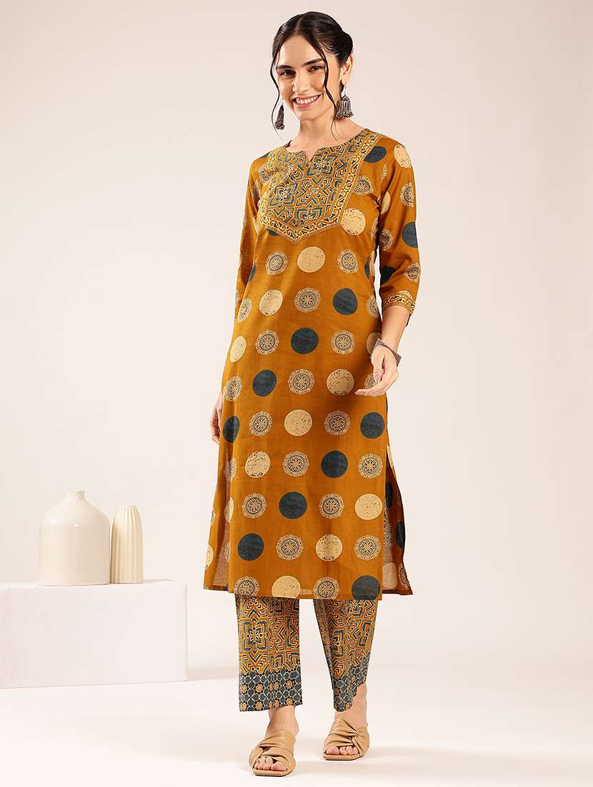 Women Printed Three Quarter Sleeves Kurta Pant Set - 22548348 -  Standard Image - 2