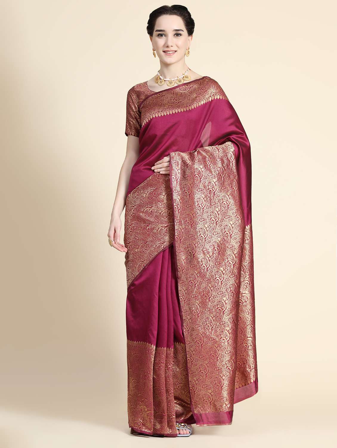women solid with bordered saree with blouse