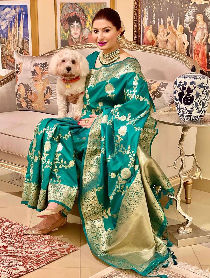 Women Self Design Banarasi Saree With Blouse - 22548514 -  Standard Image - 2