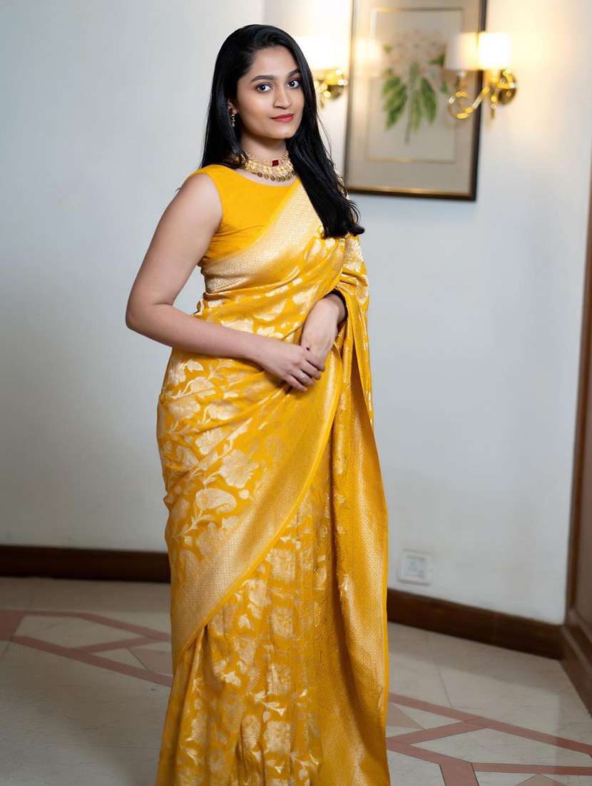 women self design banarasi saree with blouse - 22548533 -  Standard Image - 2
