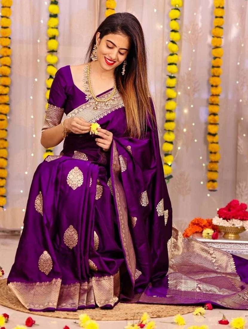 women self design banarasi saree with blouse - 22548534 -  Standard Image - 2