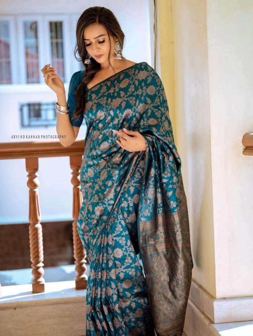 women self design banarasi saree with blouse - 22548554 -  Standard Image - 2