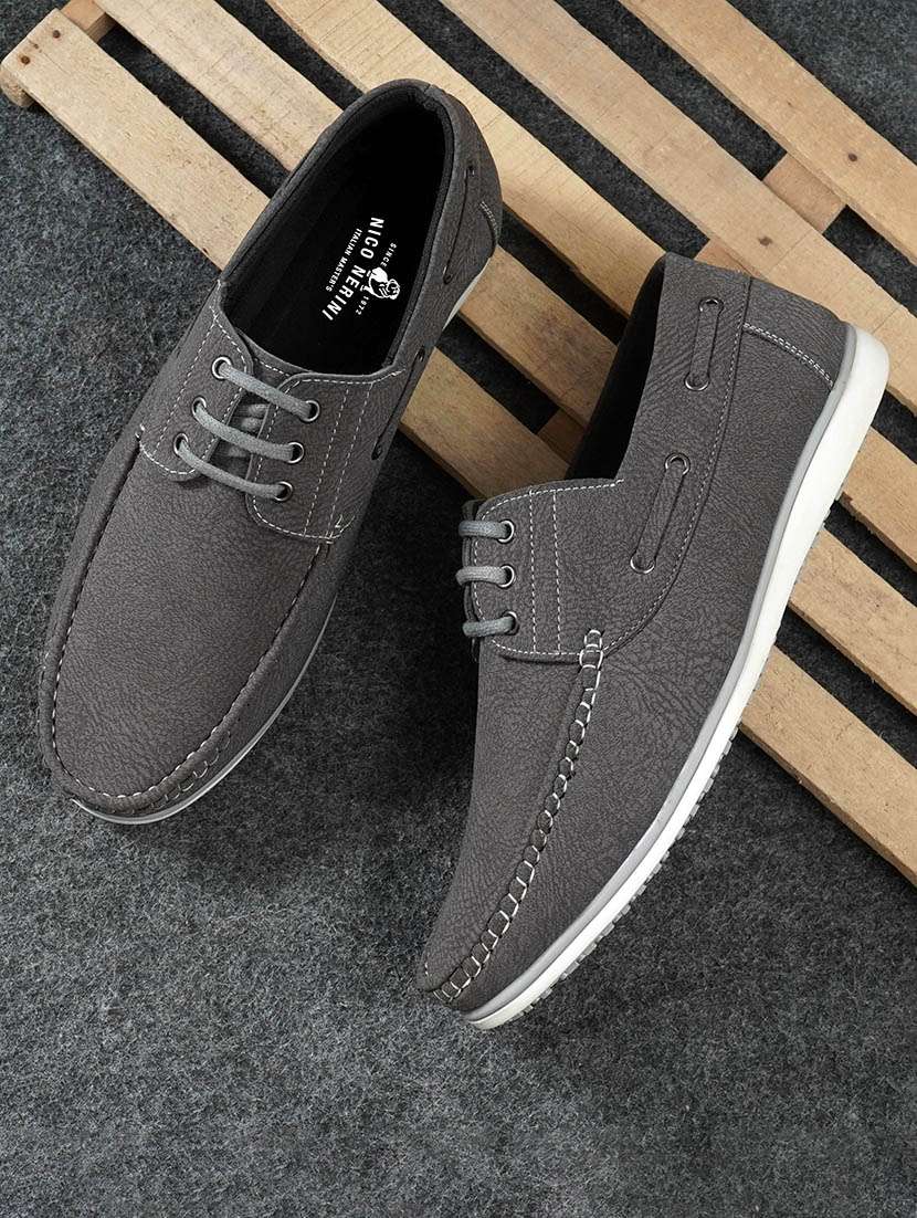 men solid lace up boat shoes