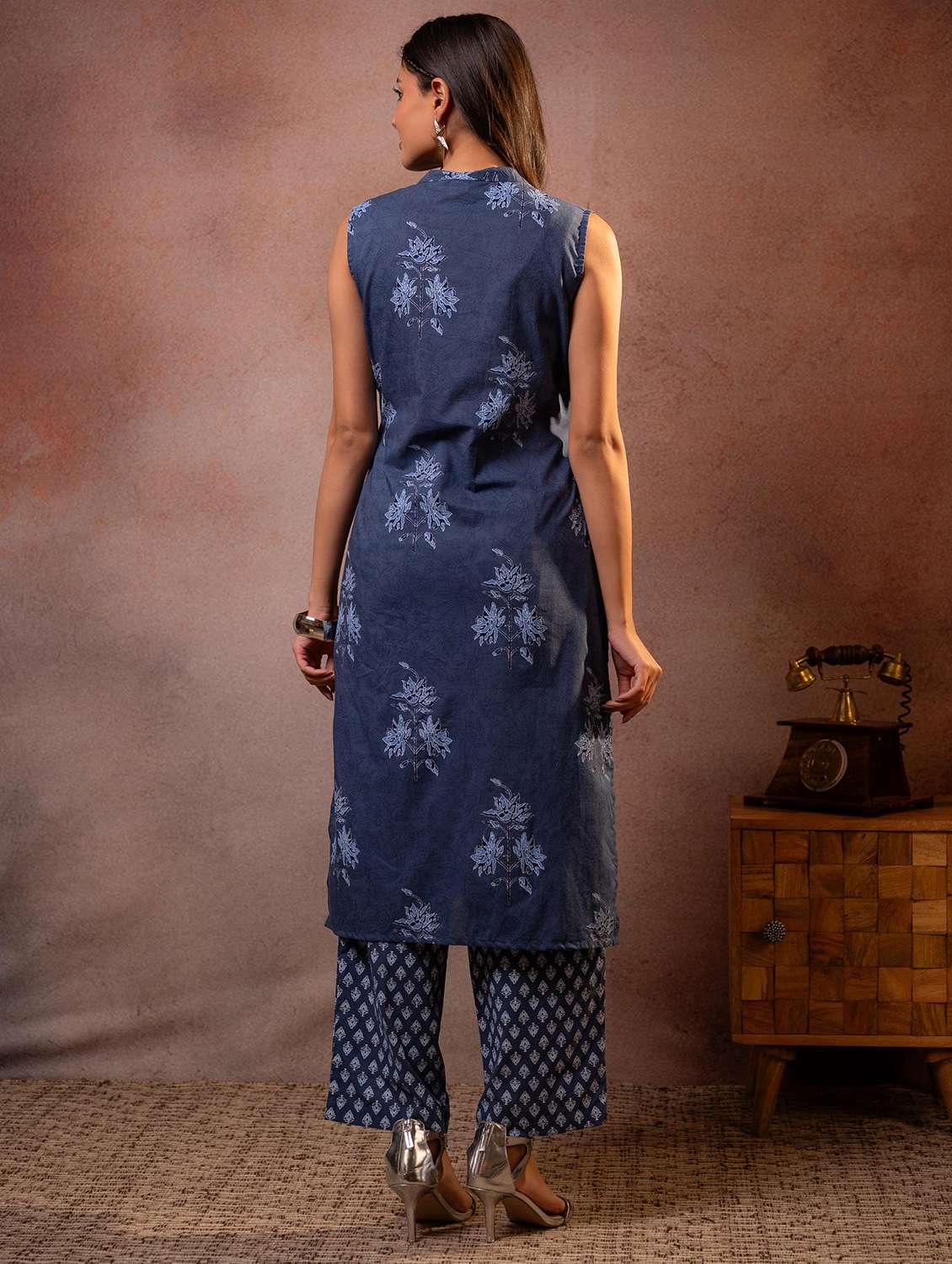 women printed sleeveless kurta pant set - 22549943 -  Standard Image - 2