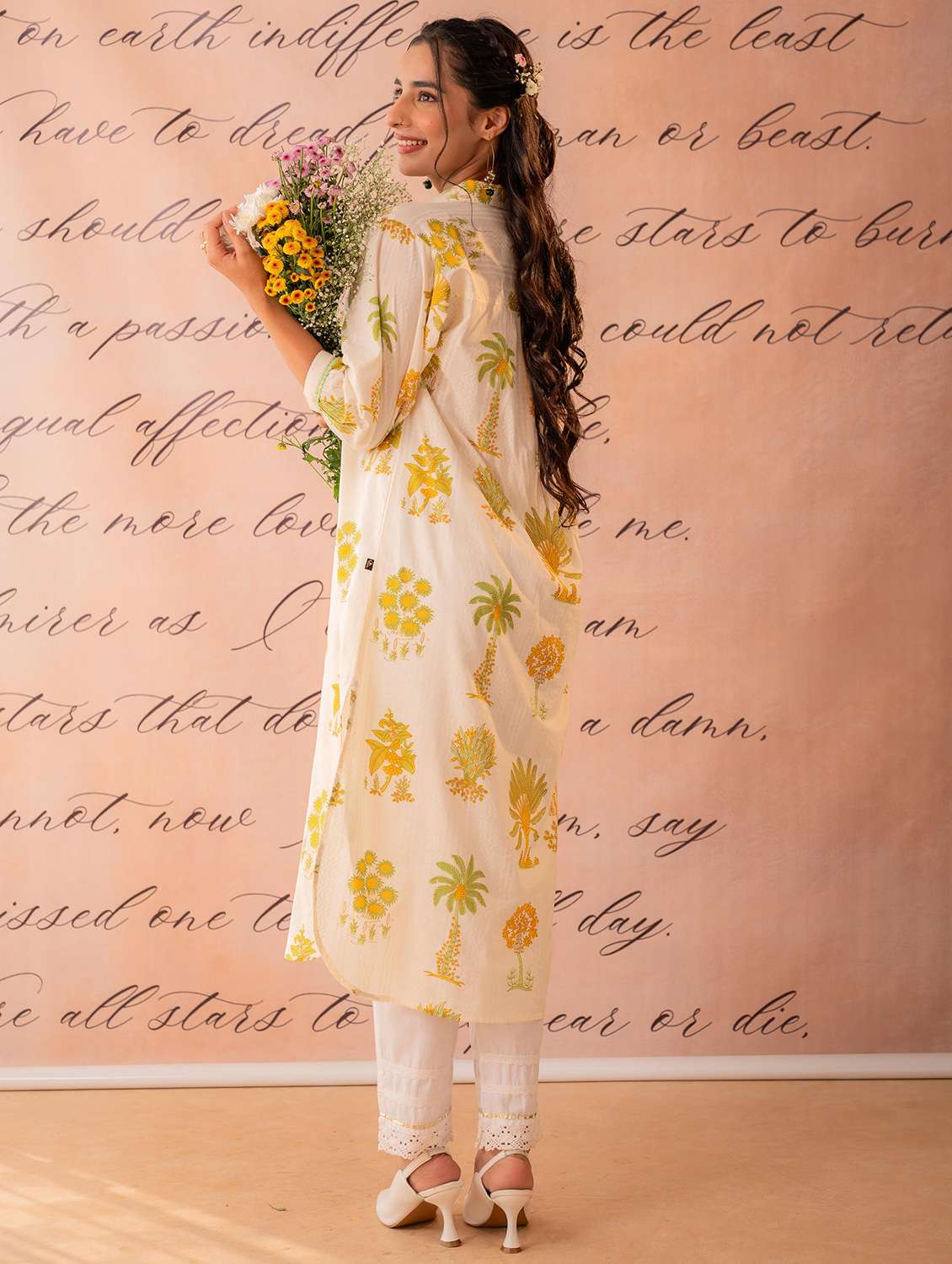 Women Printed Three Quarter Sleeves Straight Kurta - 22550221 -  Standard Image - 2