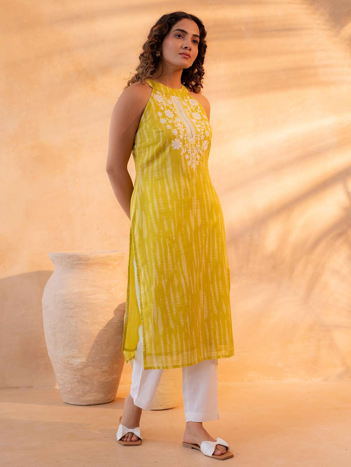 women printed sleeveless straight kurta - 22550275 -  Standard Image - 2
