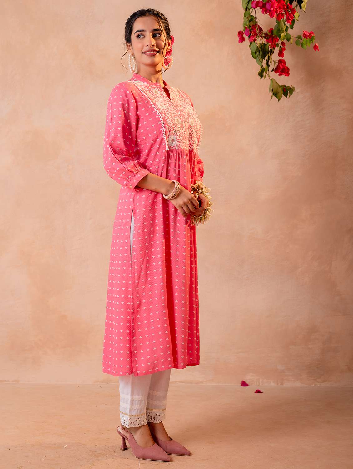 Women Printed Three Quarter Sleeves Straight Kurta - 22550282 -  Standard Image - 2