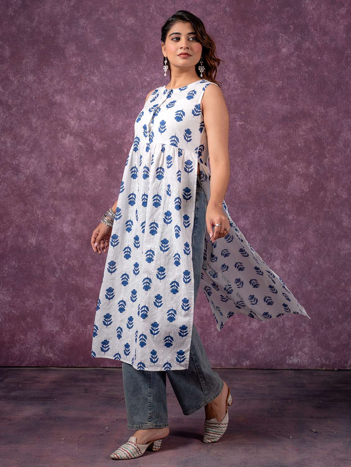 women printed sleeveless a-line kurta - 22550289 -  Standard Image - 2