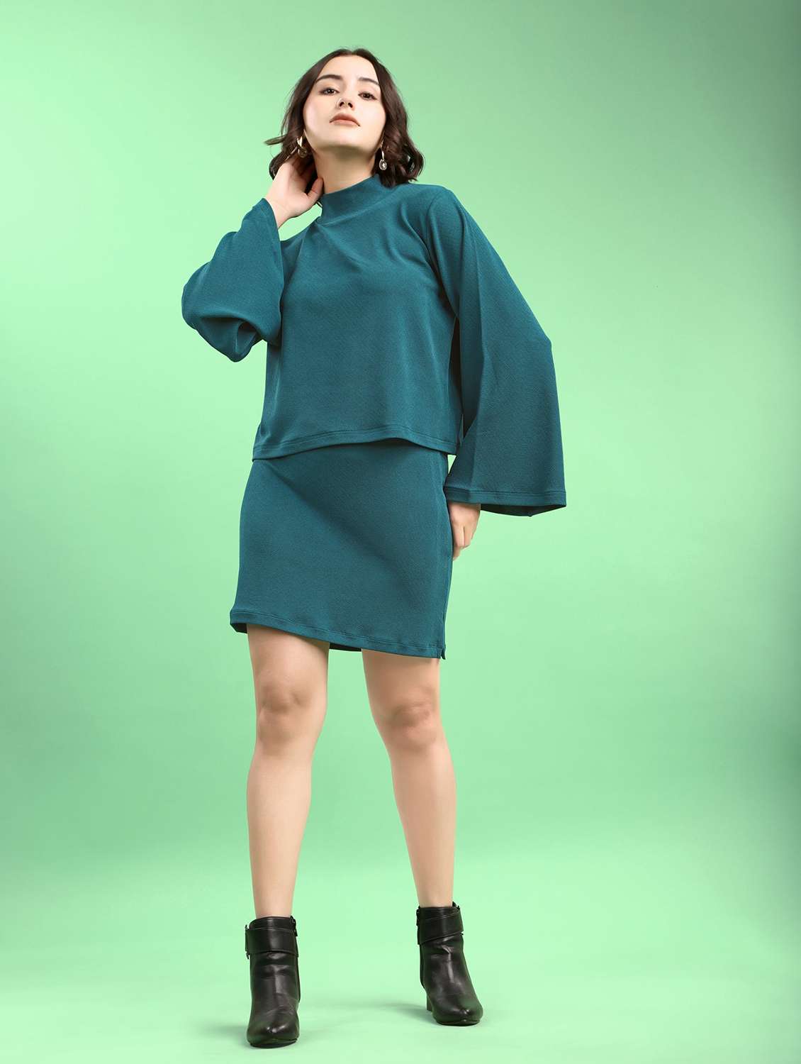 women solid long sleeves top and skirt set