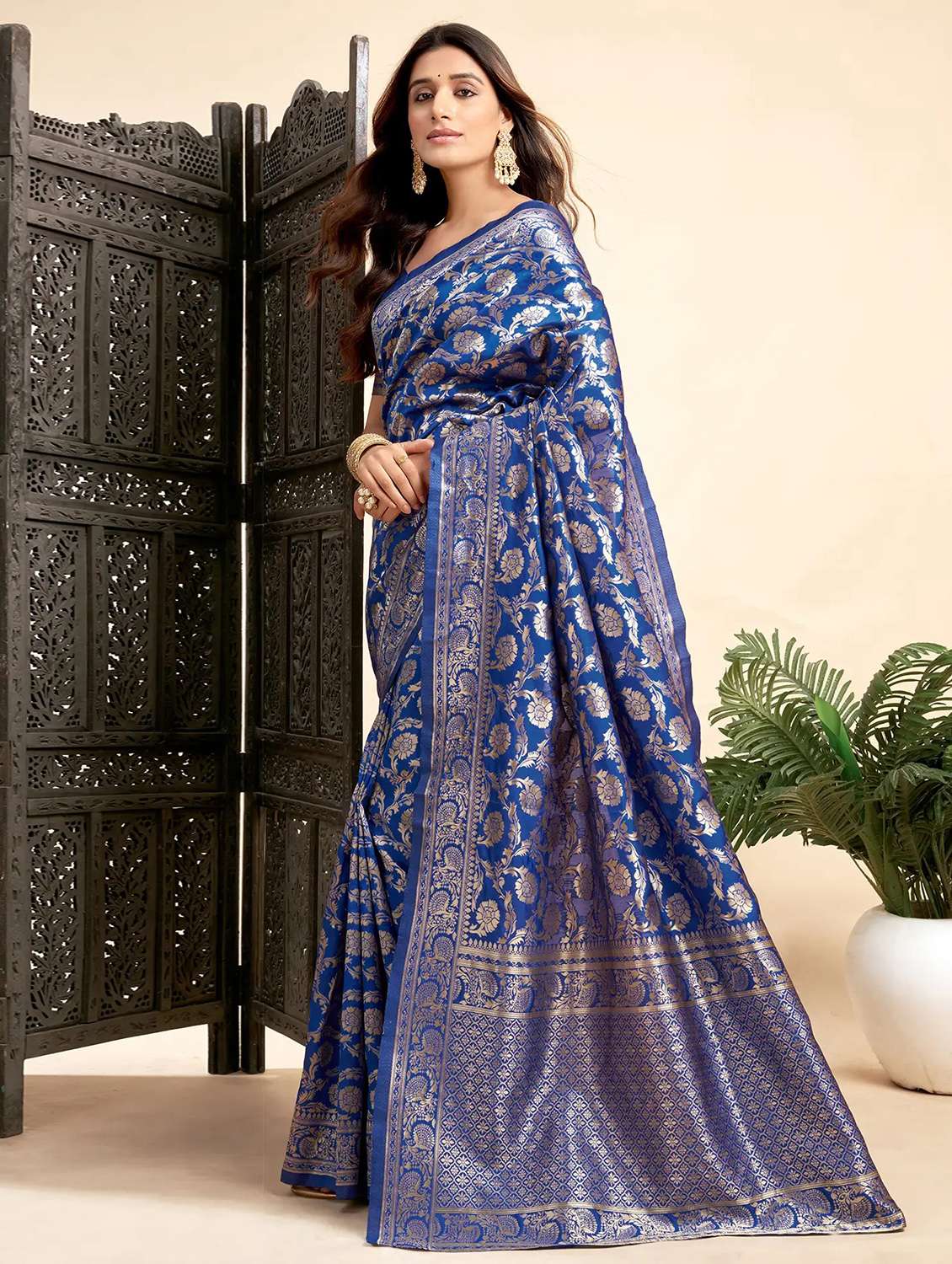 women self design banarasi sareewomen self design banarasi saree with blouse - 22554541 -  Standard Image - 2
