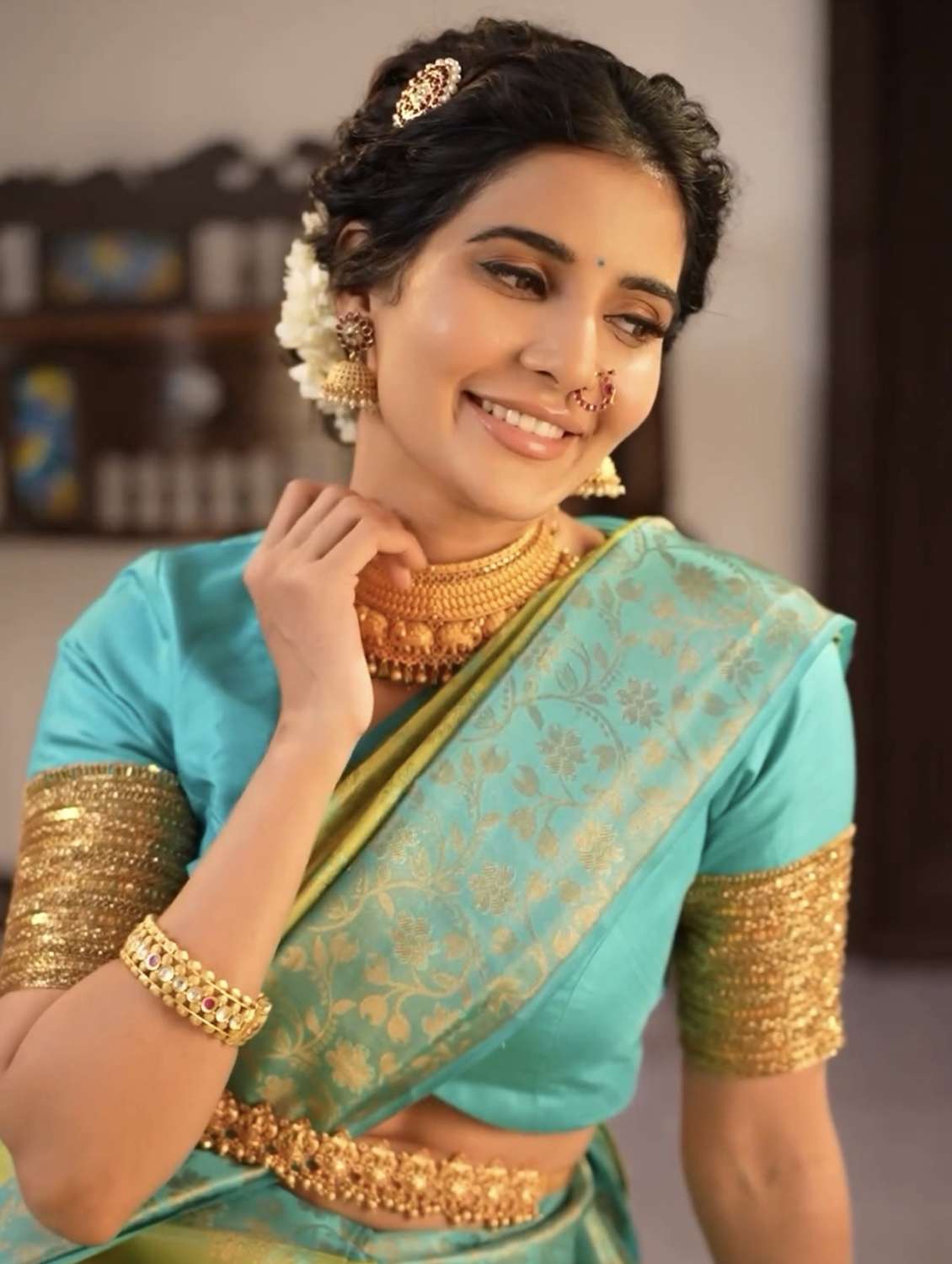Women Self Design Banarasi Saree With Blouse - 22554595 -  Standard Image - 2