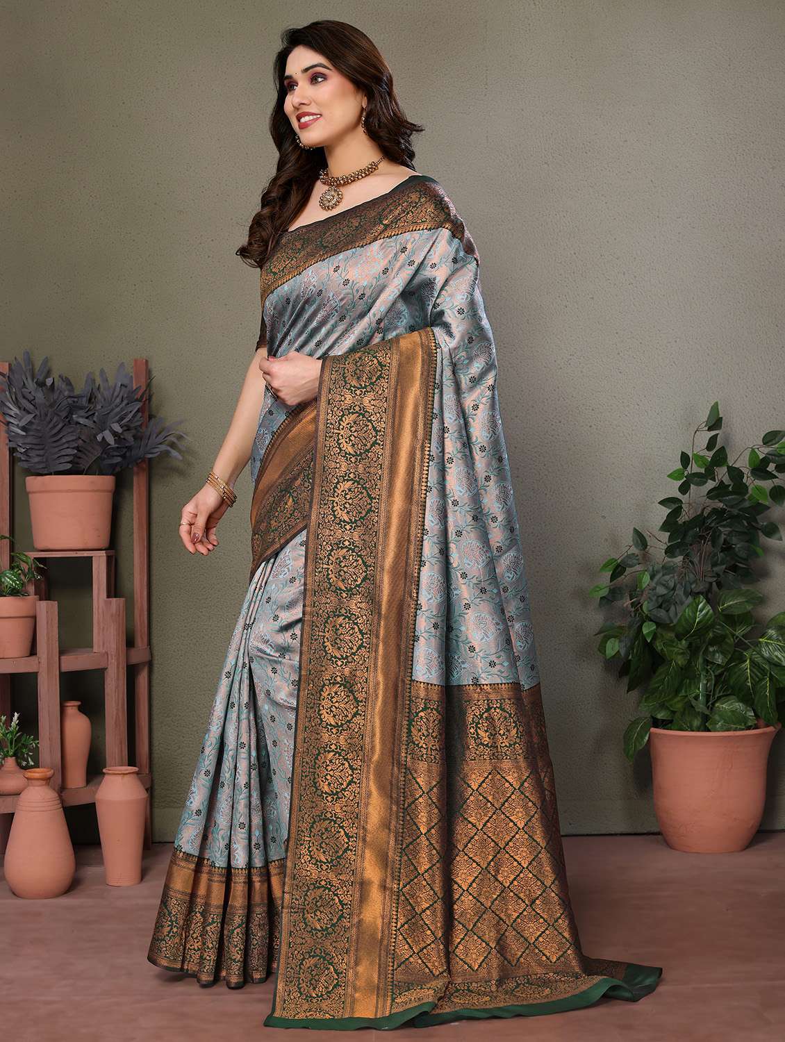 women self design banarasi saree with blouse - 22554601 -  Standard Image - 2