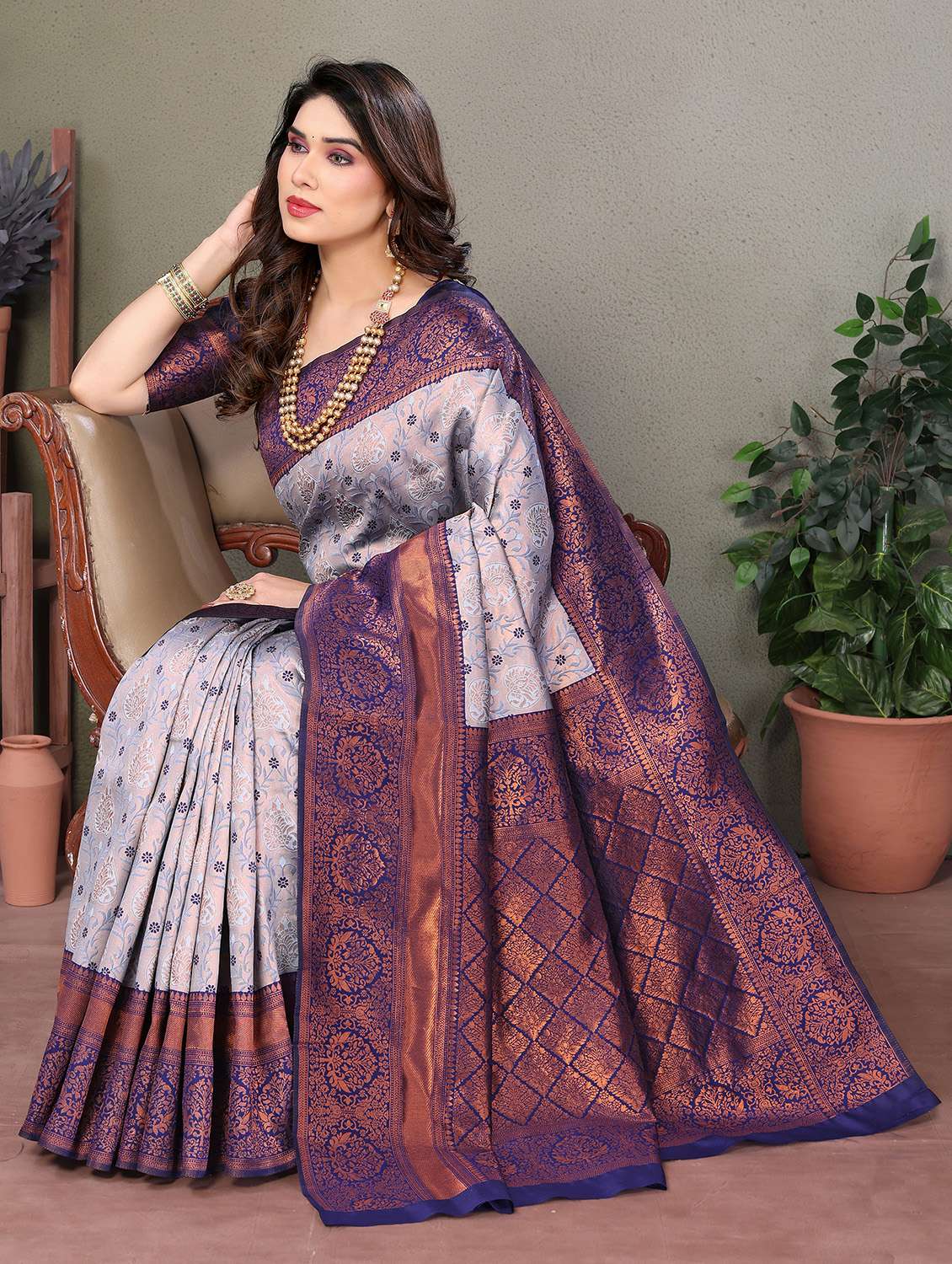 women self design banarasi saree with blouse - 22554603 -  Standard Image - 2