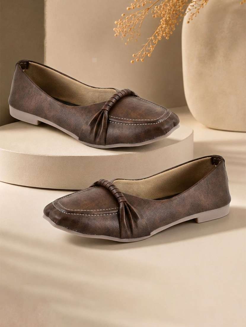 women solid slip on ballerina