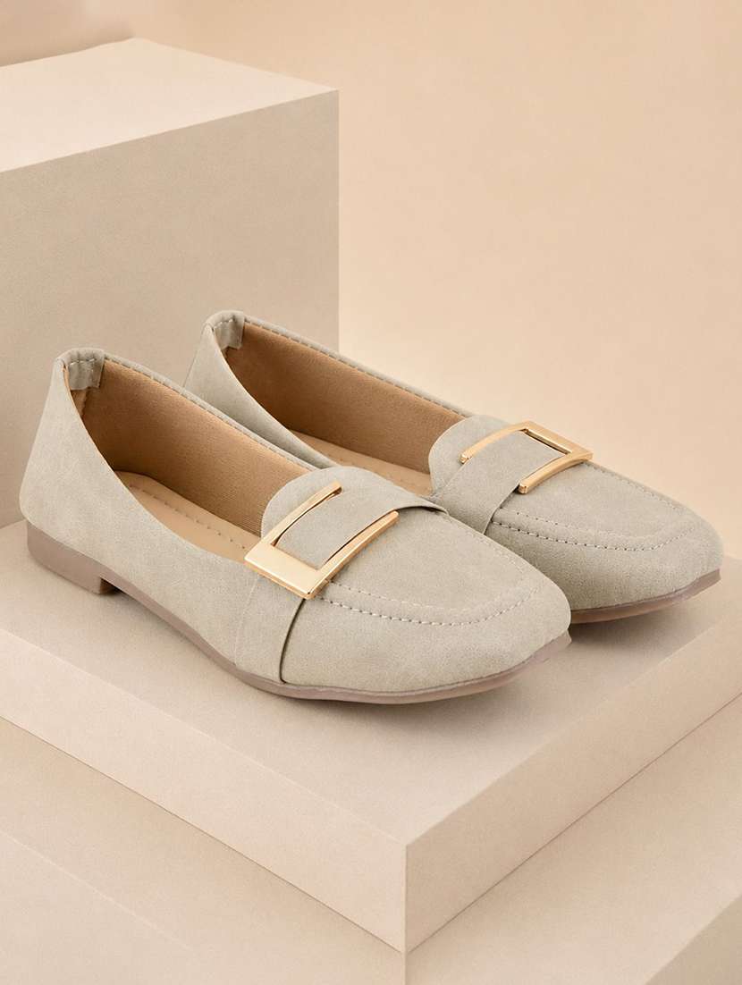 women solid slip on ballerina