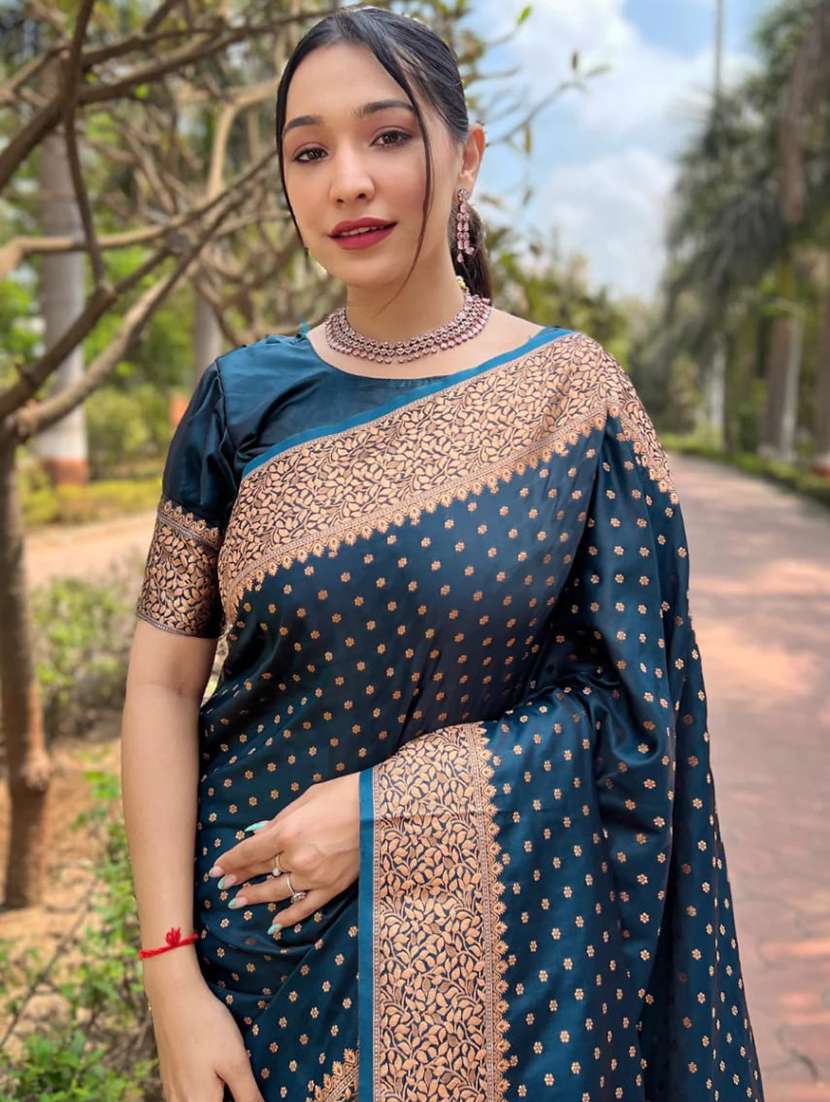 women self design banarasi saree with blouse - 22554664 -  Standard Image - 2