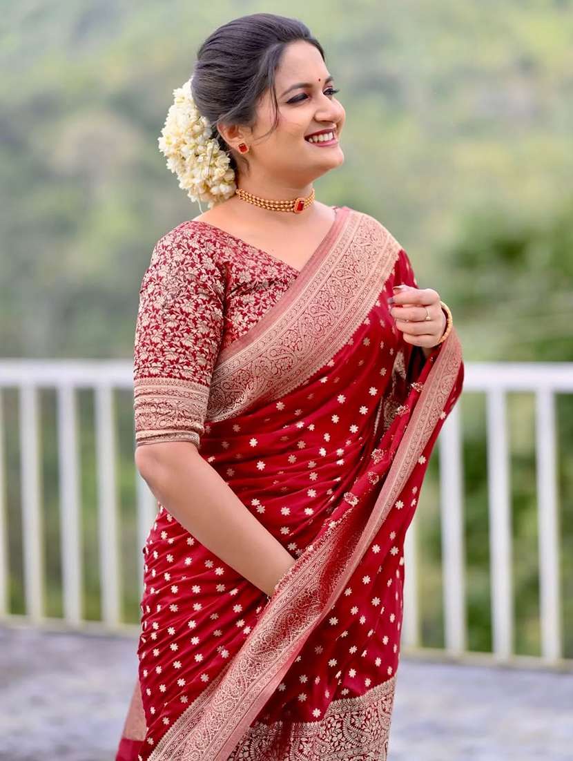 women self design banarasi saree with blouse - 22554666 -  Standard Image - 2