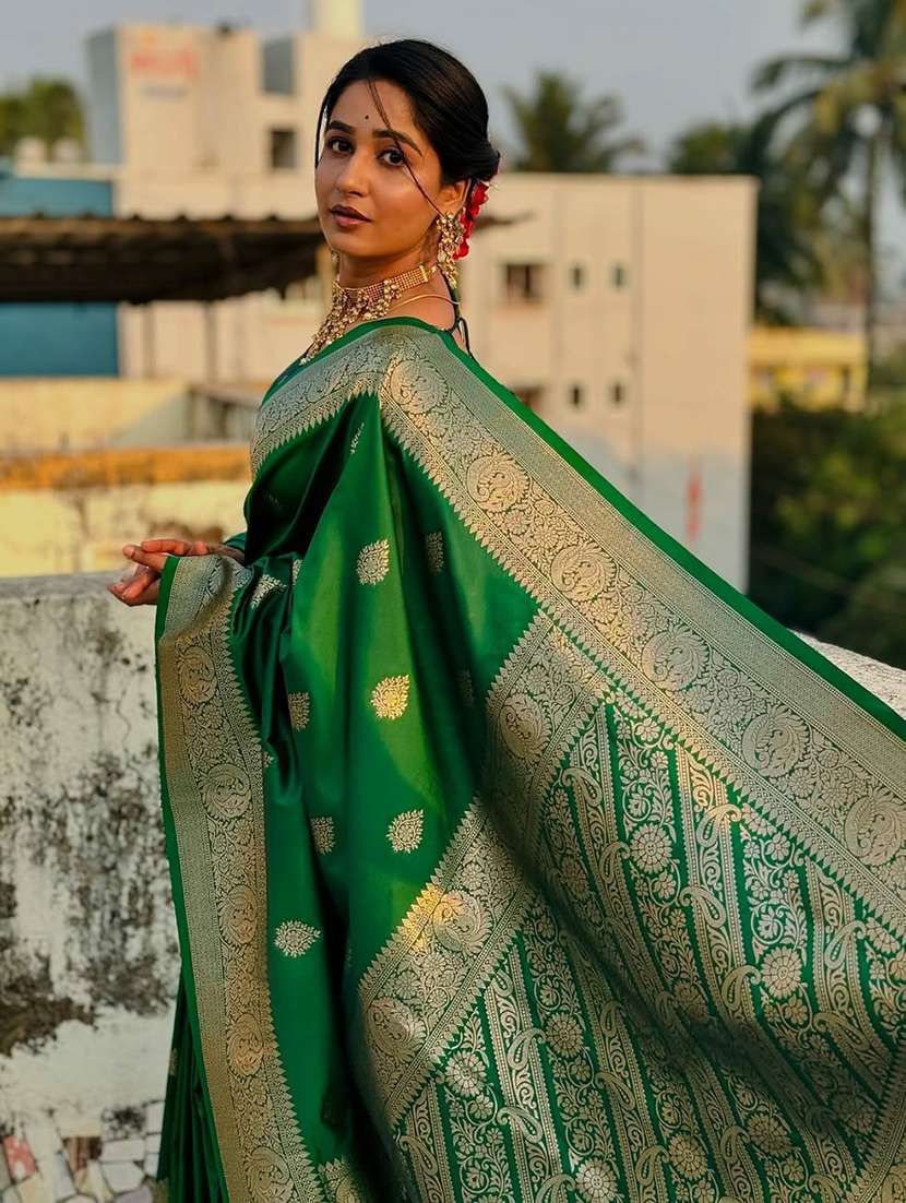Women Self Design Banarasi Saree With Blouse - 22554705 -  Standard Image - 2