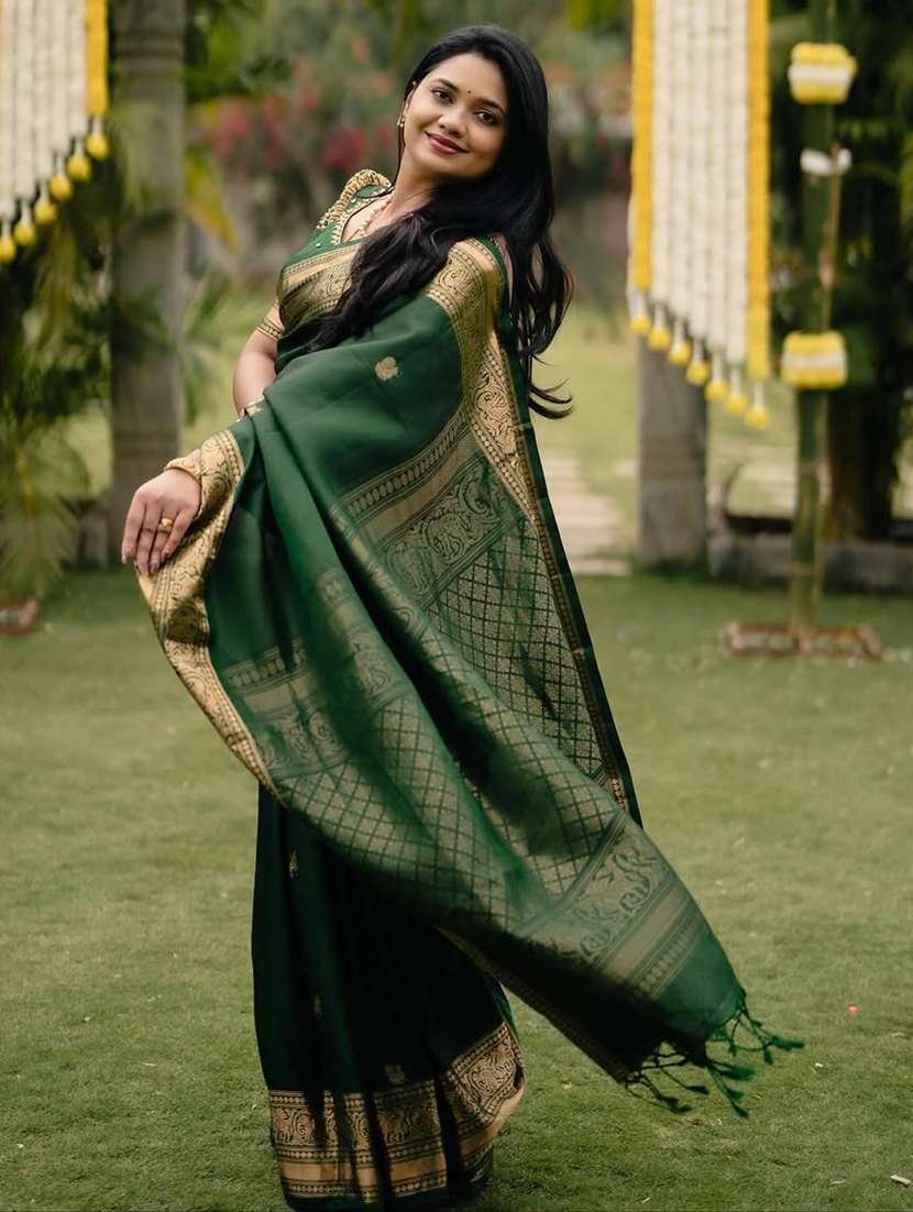 women self design banarasi saree with blouse - 22554744 -  Standard Image - 2