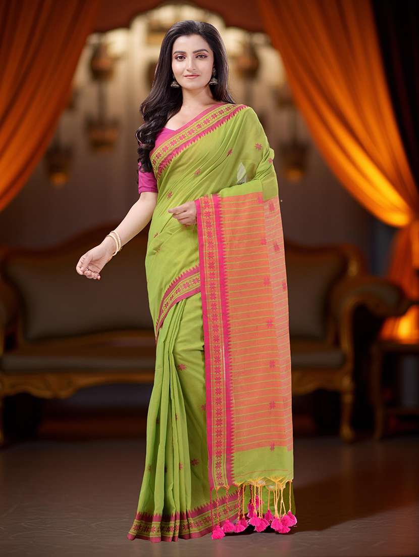 women self design handloom saree with blouse