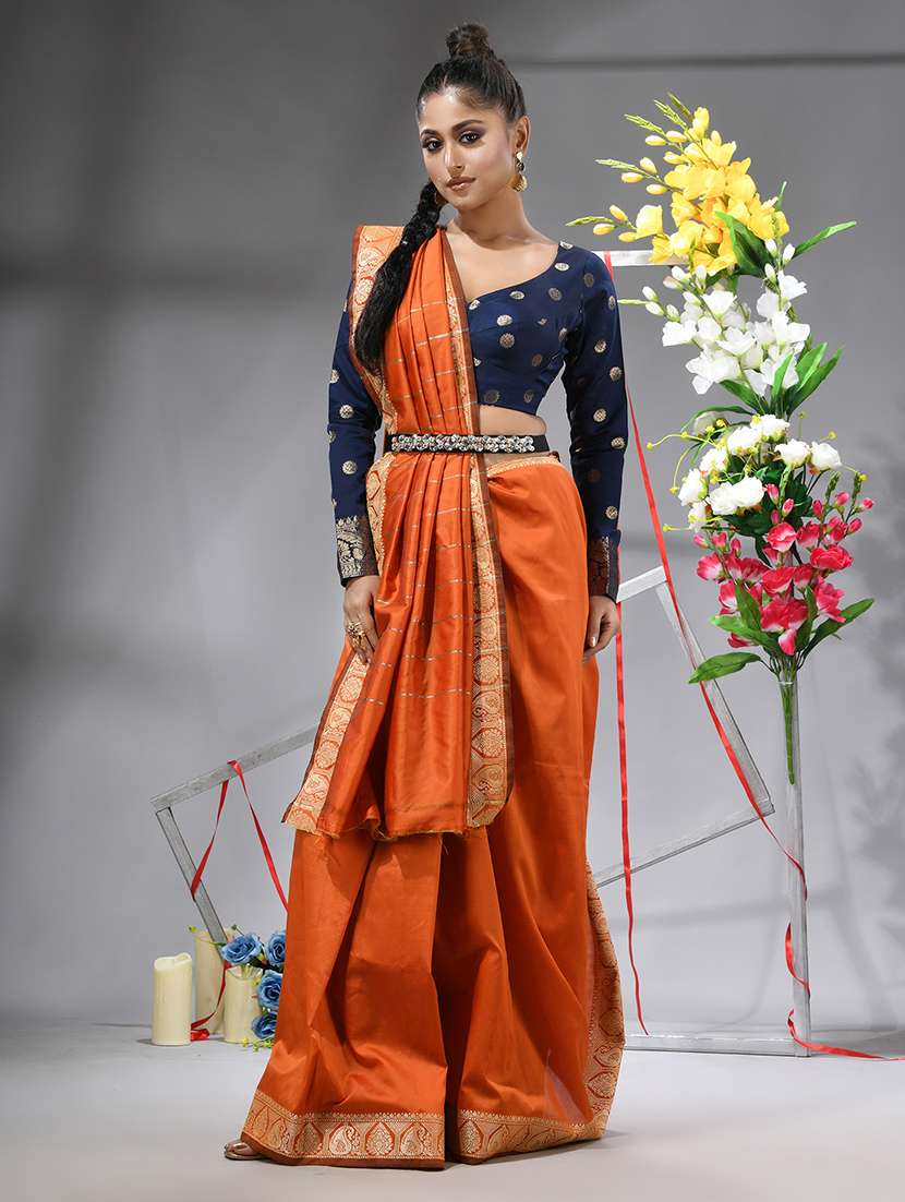 women solid with bordered saree - 22555015 -  Standard Image - 2