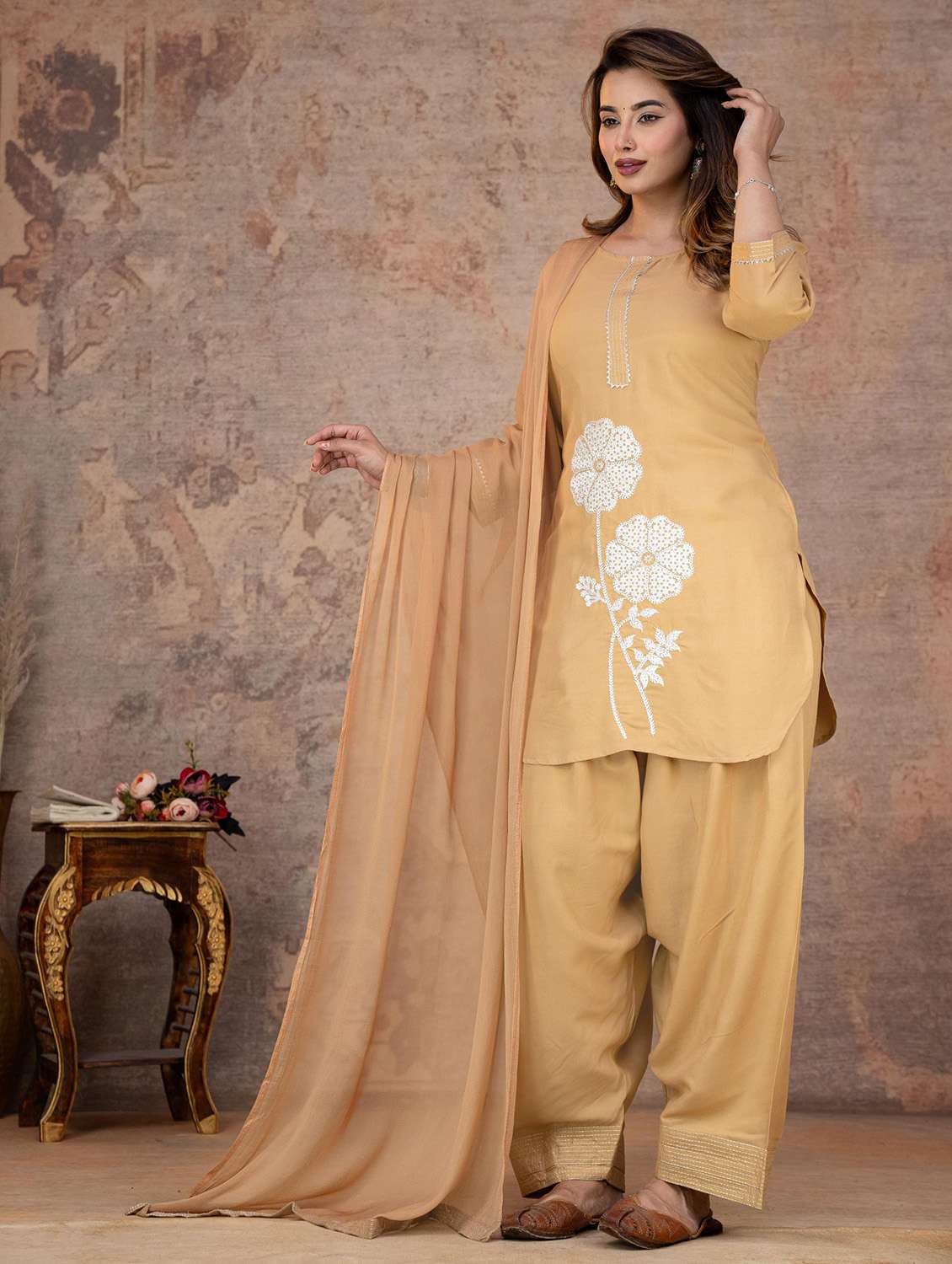 women embroidered three quarter sleeve kurta salwar with dupatta set