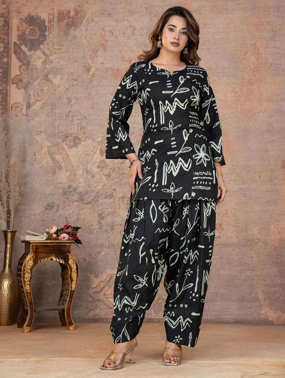women printed three quarter sleeve kurta salwar set