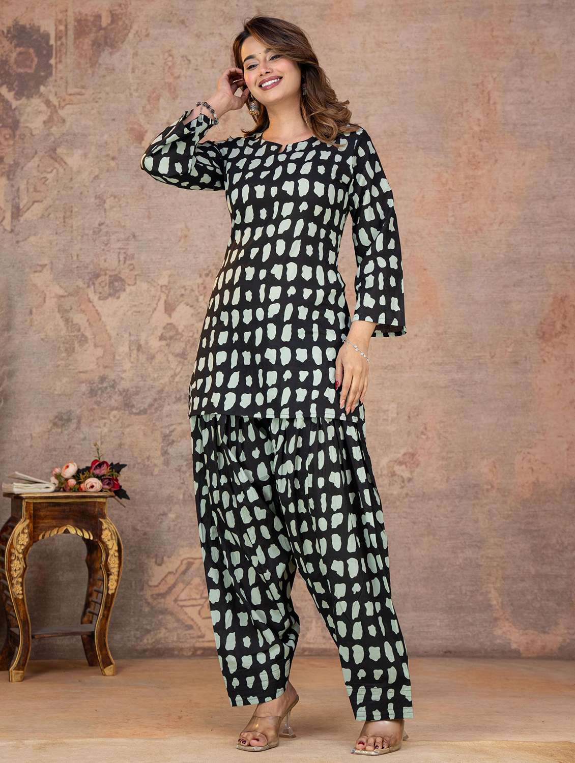 Women Printed Three Quarter Sleeve Kurta Salwar Set - 22558318 -  Standard Image - 2