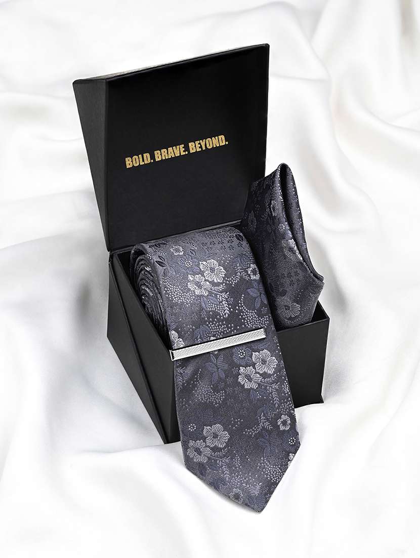 men necktie and pocket square gift box set - 22558720 -  Standard Image - 2