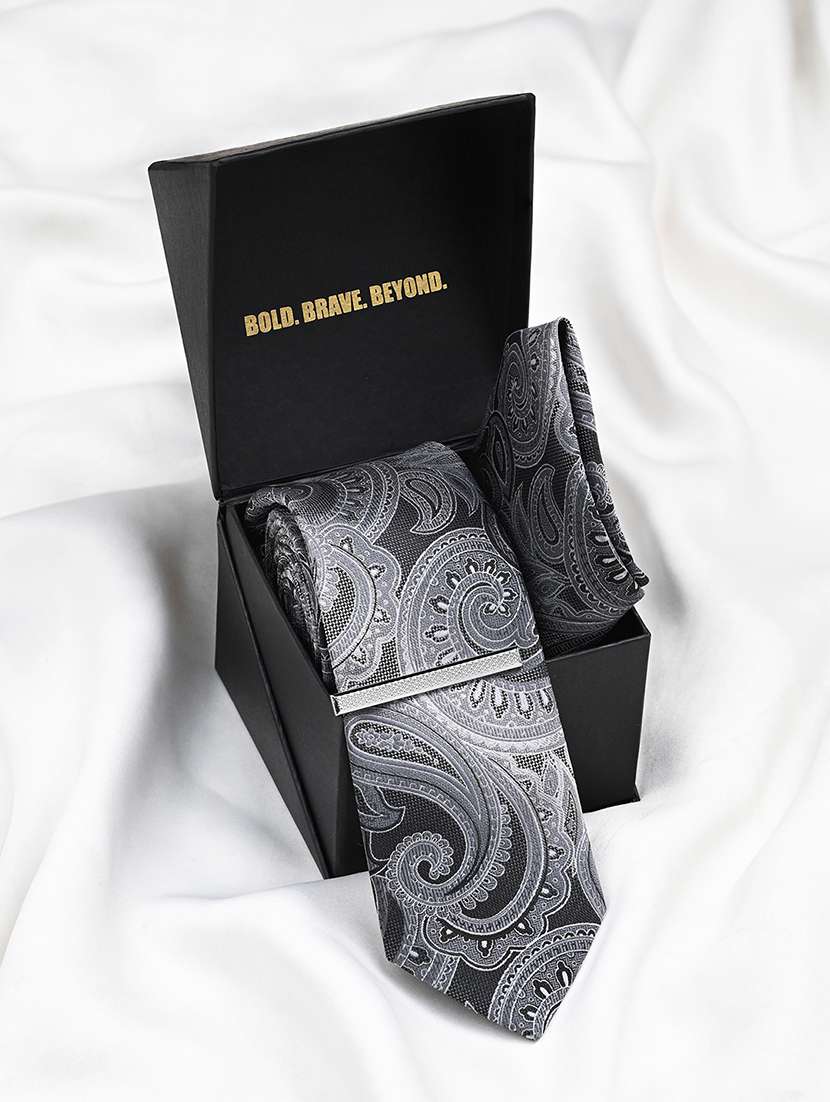 men necktie and pocket square gift box set - 22558721 -  Standard Image - 2