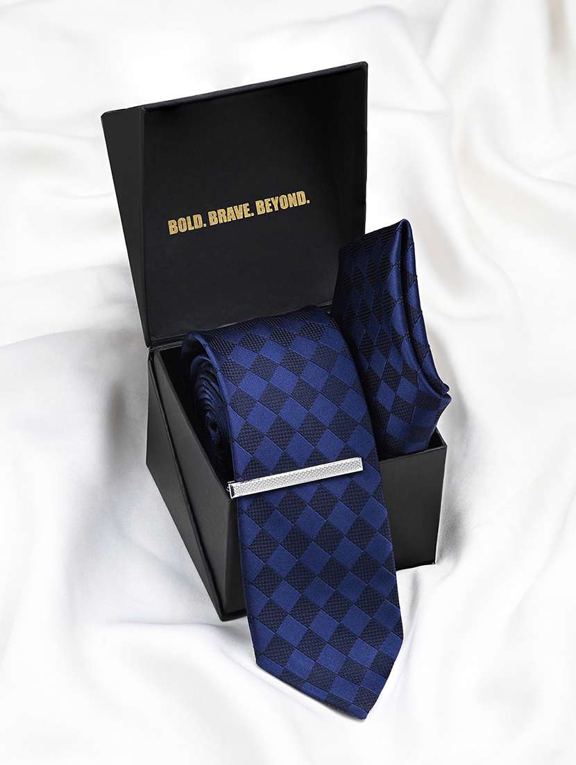 men necktie and pocket square gift box set - 22558725 -  Standard Image - 2
