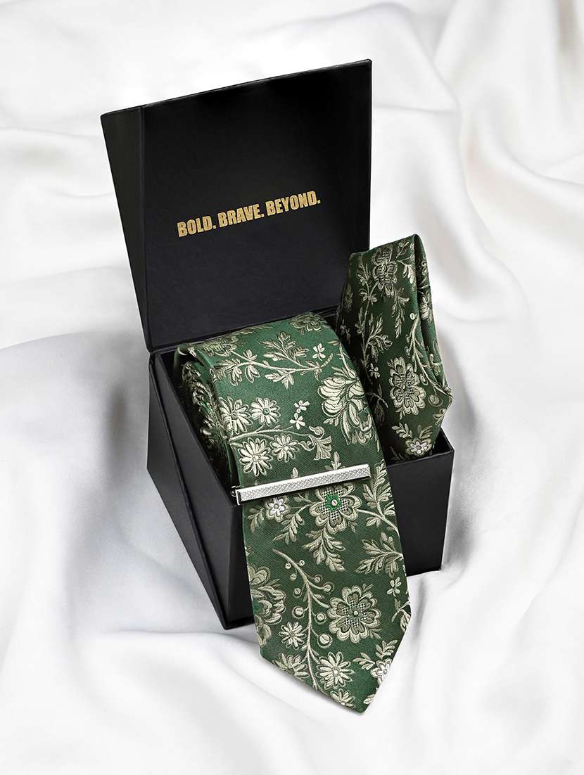 men necktie and pocket square gift box set - 22558732 -  Standard Image - 2