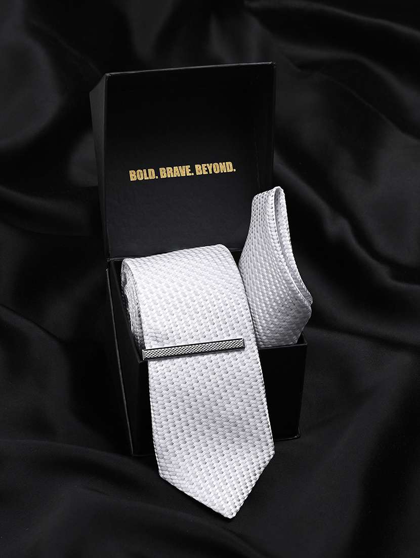 men necktie and pocket square gift box set - 22558735 -  Standard Image - 2