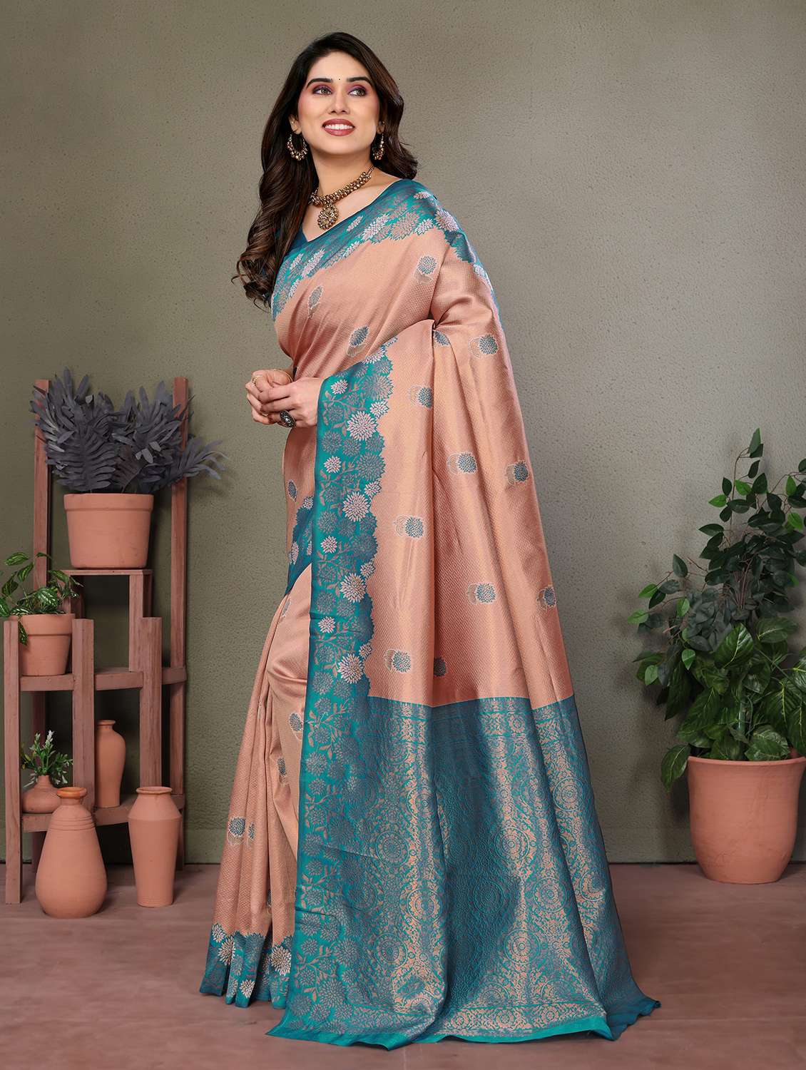 women self design banarasi saree with blouse - 22562792 -  Standard Image - 2