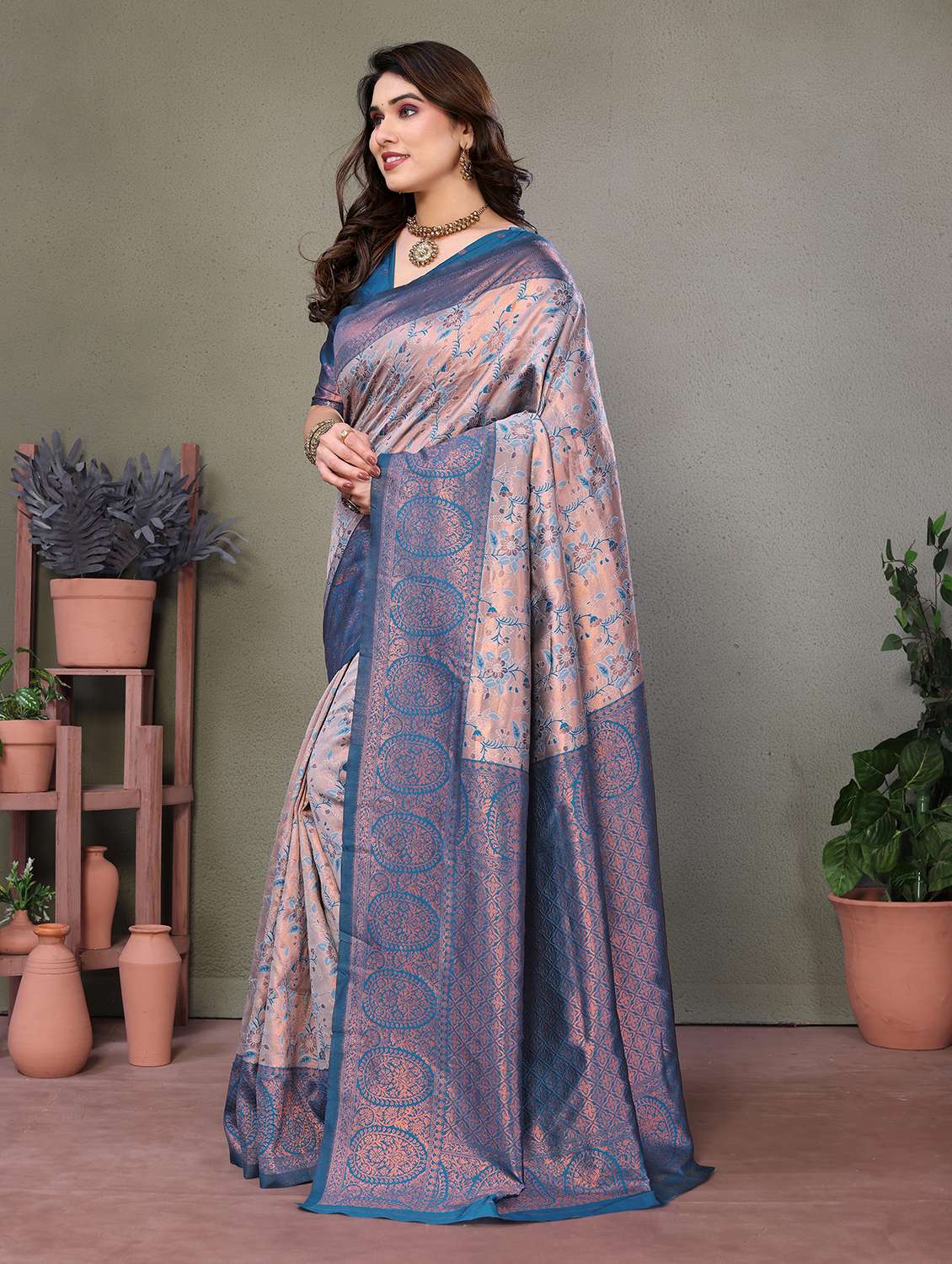 Women Self Design Banarasi Saree With Blouse - 22562798 -  Standard Image - 2