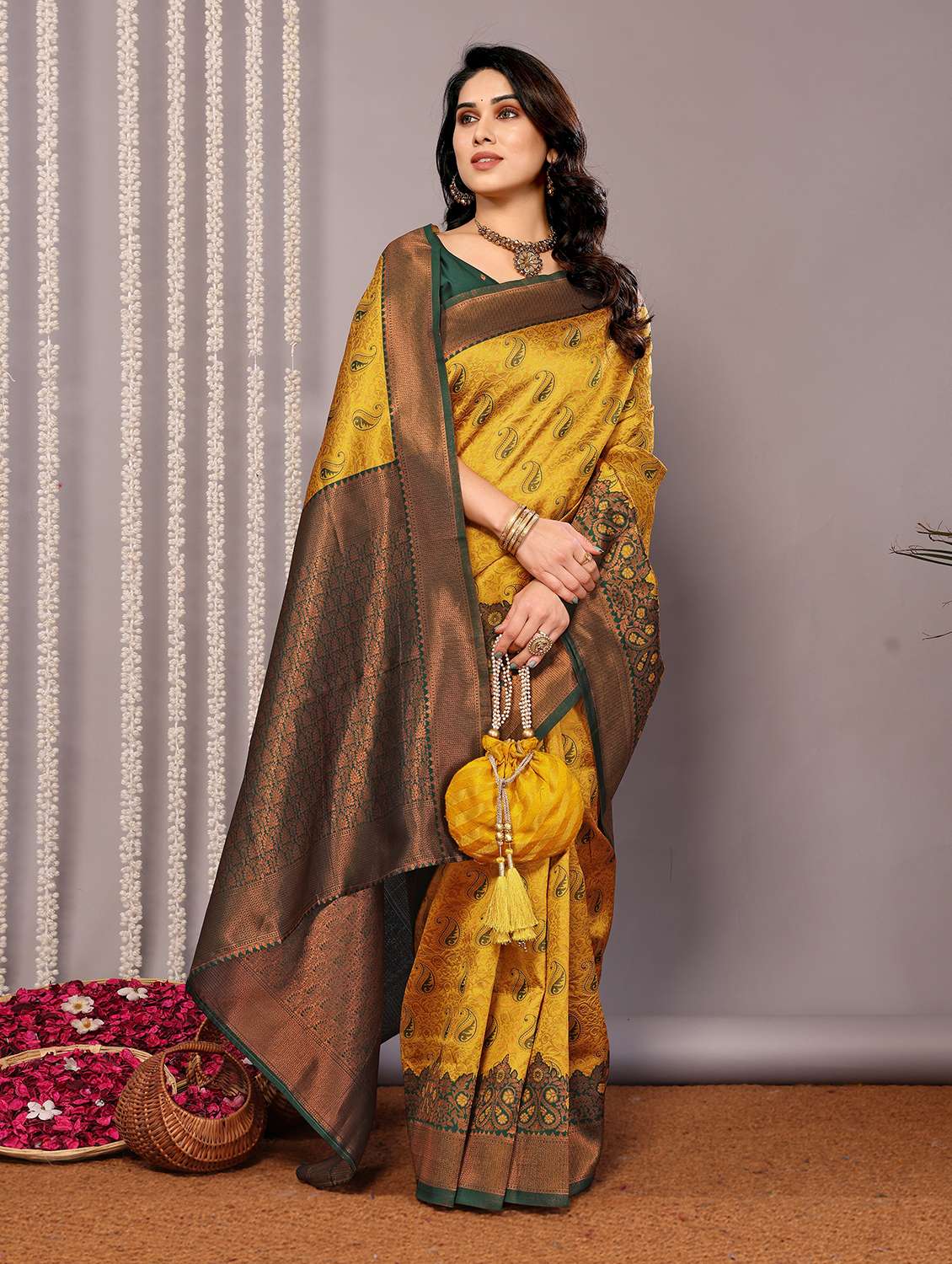 women self design banarasi saree with blouse - 22562812 -  Standard Image - 2