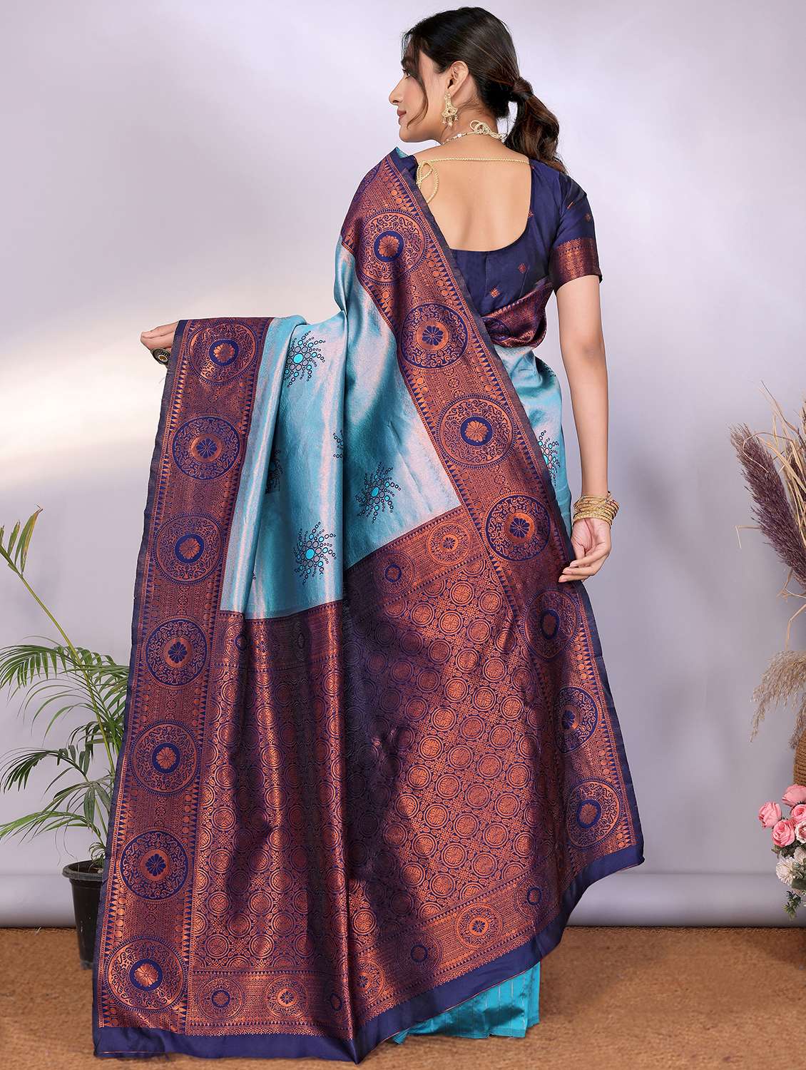 women self design banarasi saree with blouse - 22562835 -  Standard Image - 2