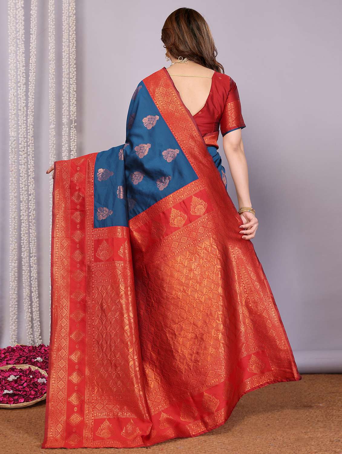 women self design banarasi saree with blouse - 22562850 -  Standard Image - 2