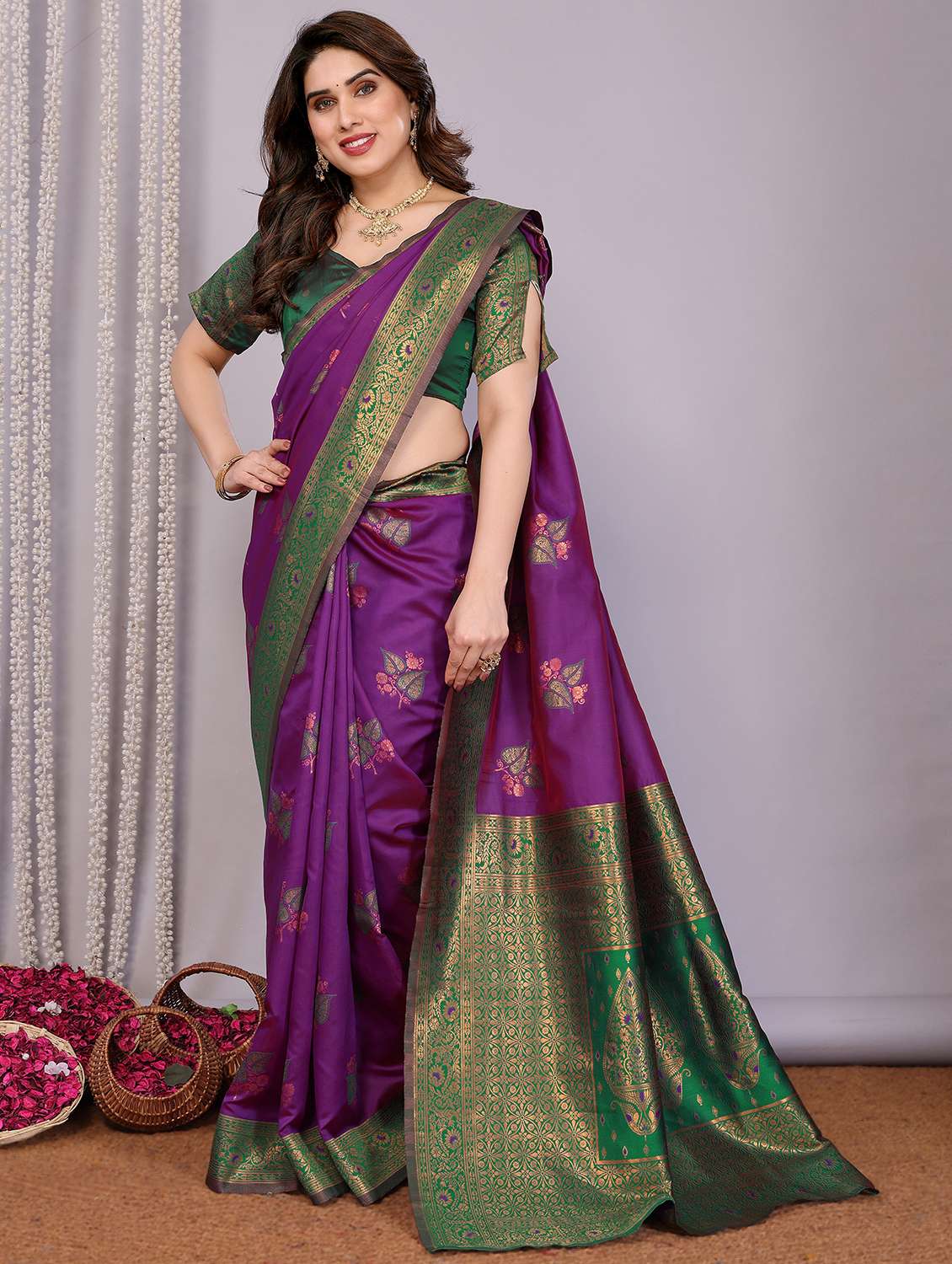 women self design banarasi saree with blouse - 22562851 -  Standard Image - 2