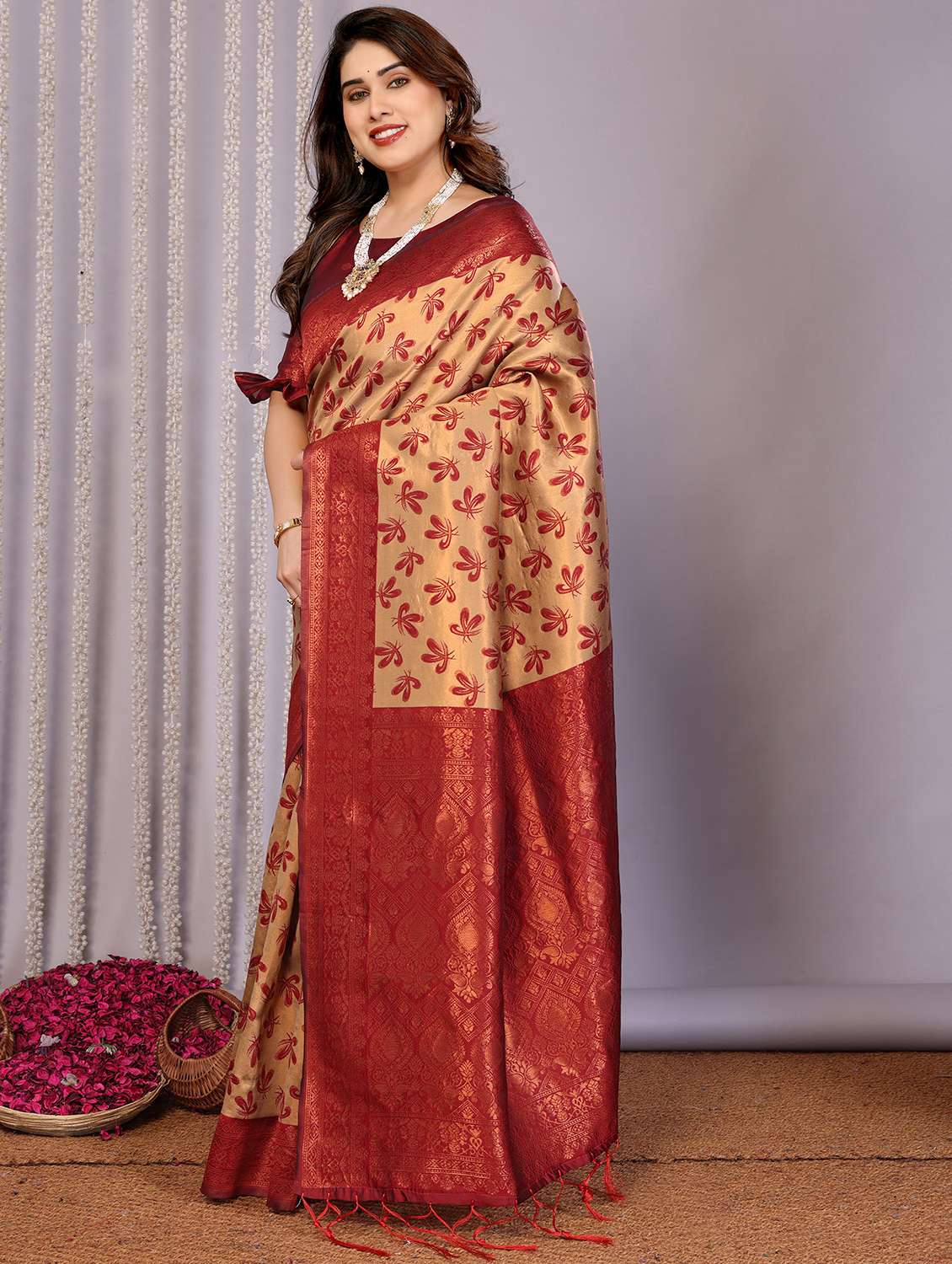 women self design banarasi saree with blouse - 22562897 -  Standard Image - 2