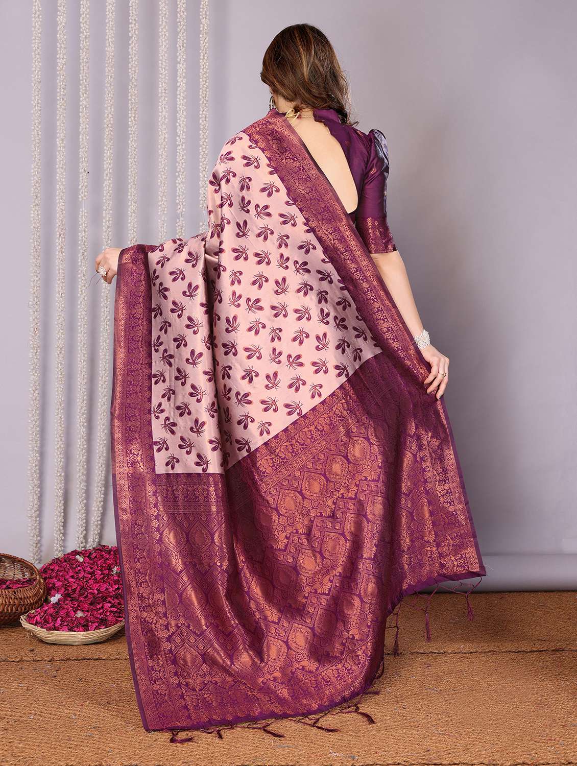 Women Self Design Banarasi Saree With Blouse - 22562903 -  Standard Image - 2