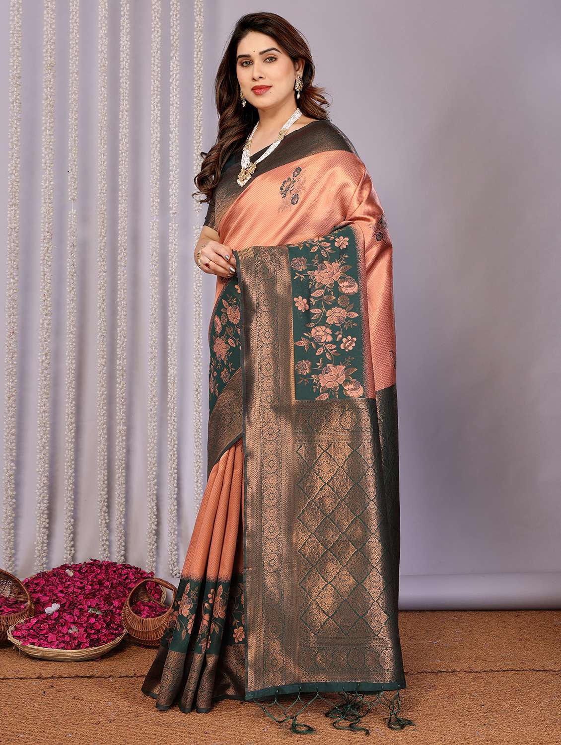 women self design banarasi saree with blouse - 22562907 -  Standard Image - 2