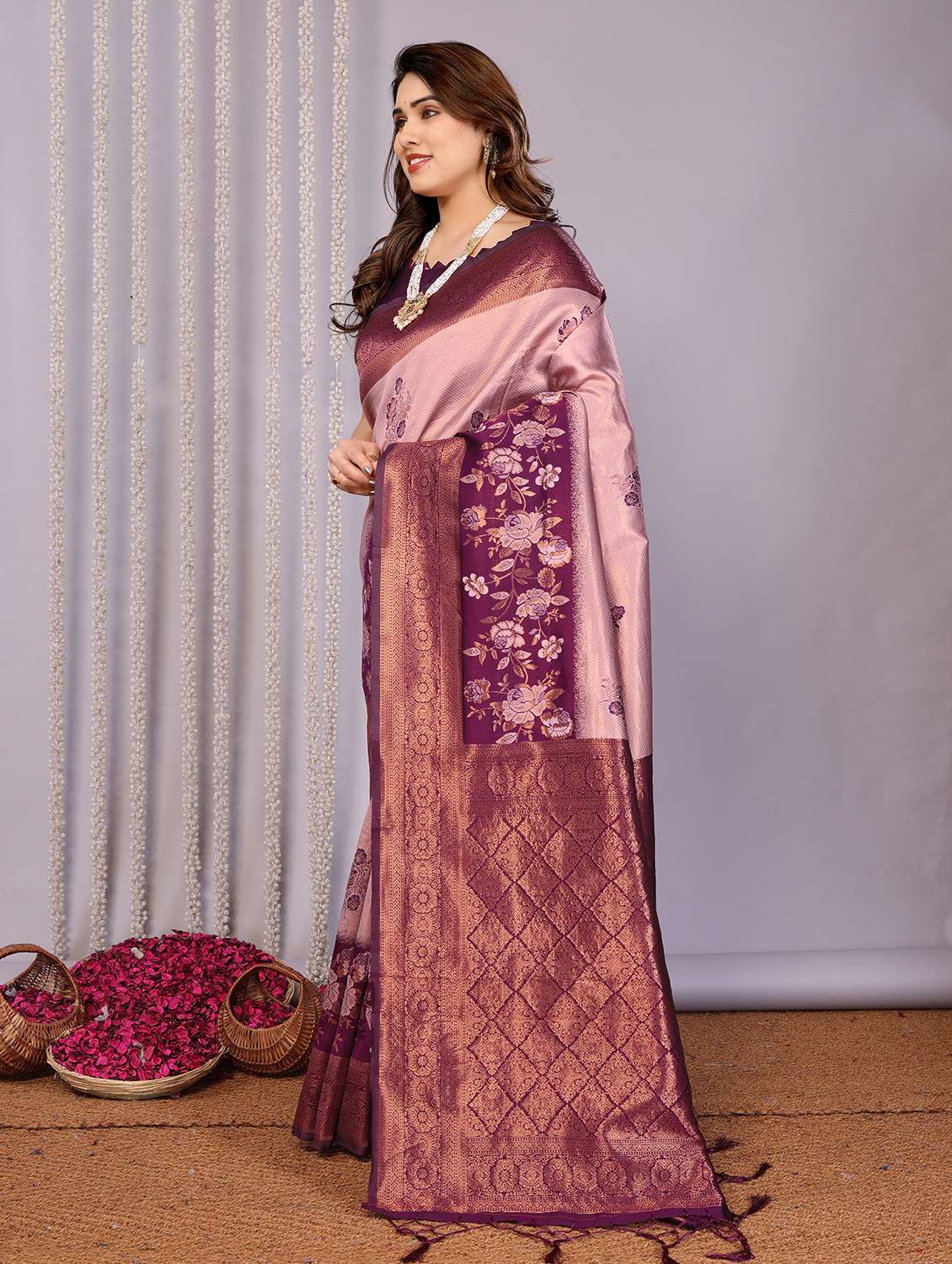women self design banarasi saree with blouse - 22562908 -  Standard Image - 2