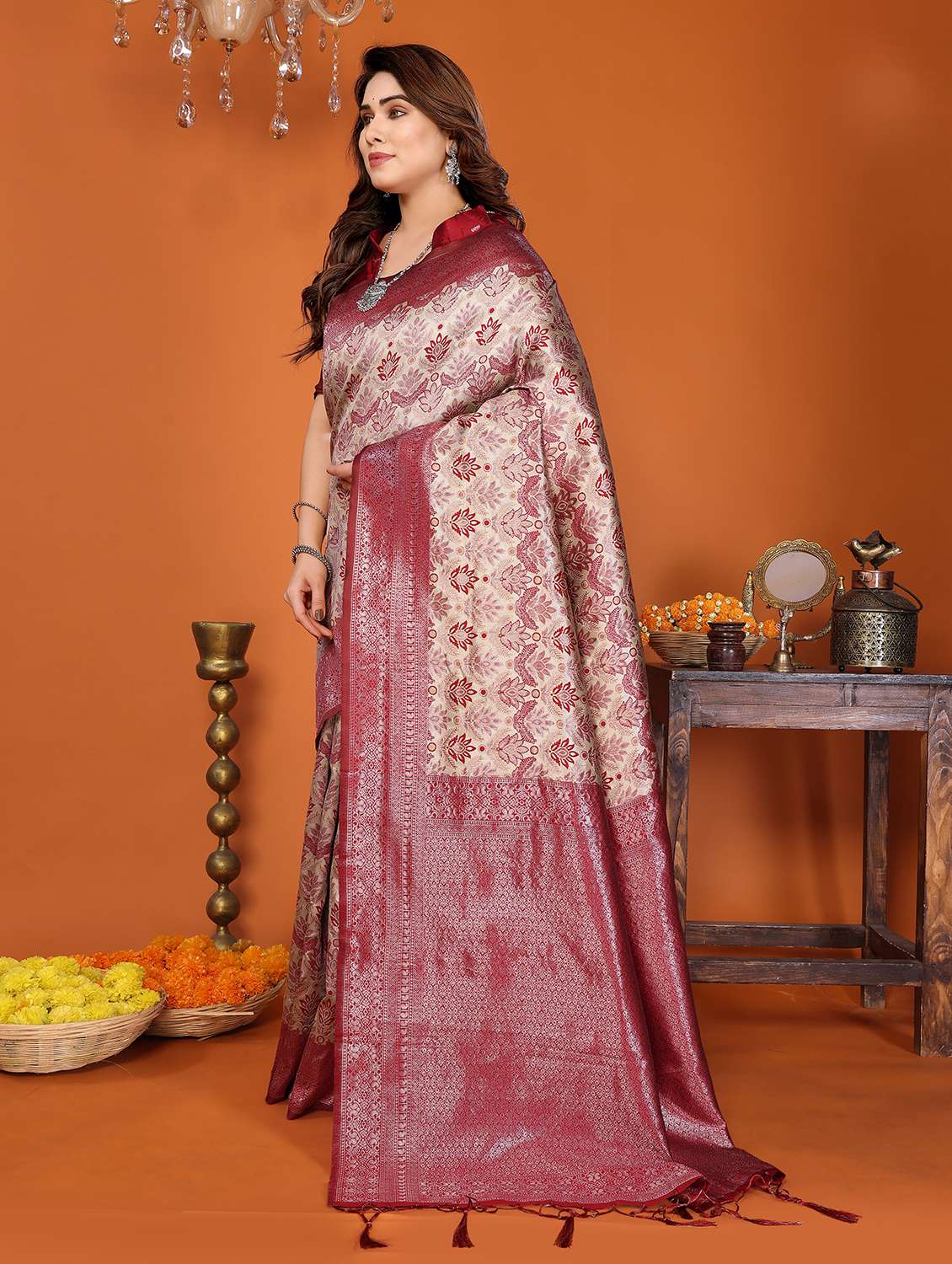 Women Self Design Banarasi Saree With Blouse - 22562923 -  Standard Image - 2