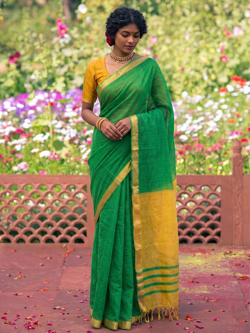 women solid with bordered saree with blouse