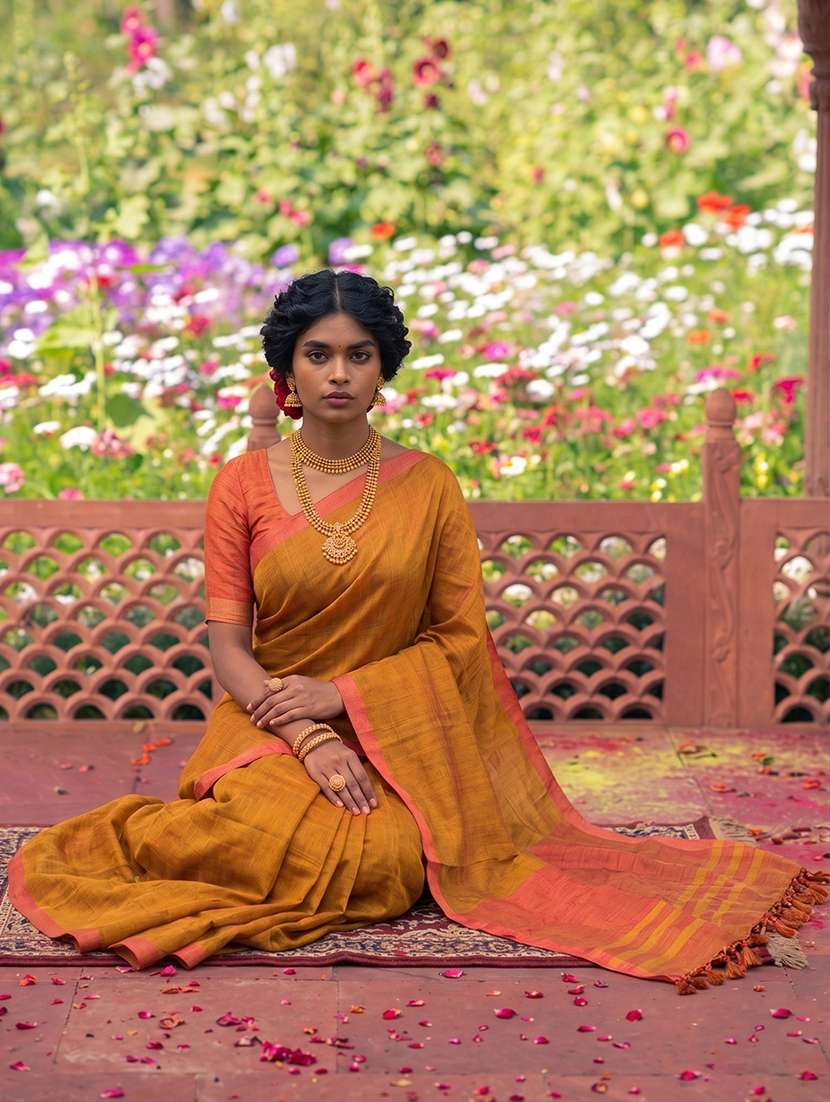 Women Solid With Bordered Saree With Blouse - 22565018 -  Standard Image - 2