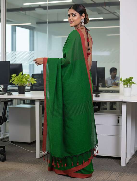 women solid with bordered handloom saree - 22565340 -  Standard Image - 2
